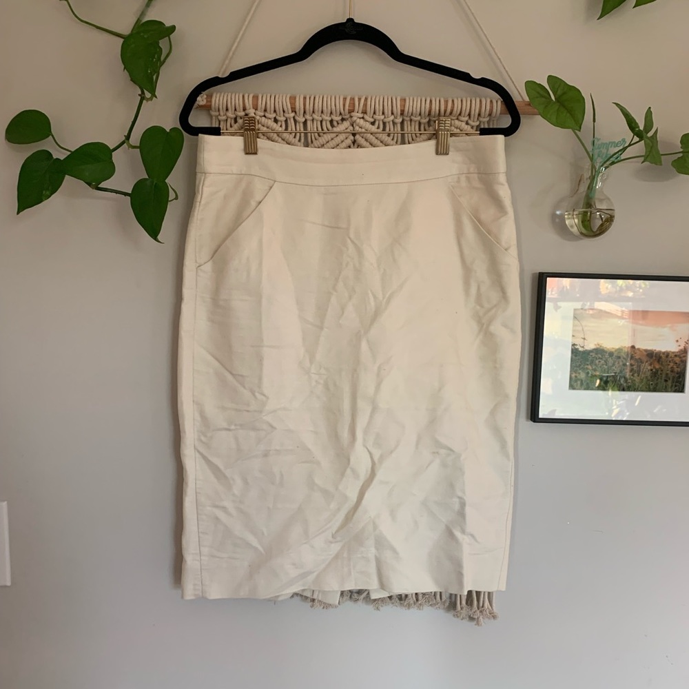White pencil skirt with pockets